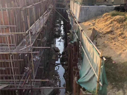 广东汕头工业园钢板桩地基施工